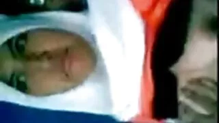 Otwór analny starsze mamuski Rebel Rhyder został zerżnięty przez dwa koguty.
