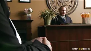 Brodaty mężczyzna gołe cipki dojrzałych kobiet uprawia seks ze swoją nową dziewczyną.