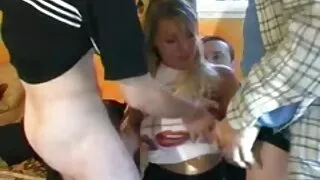Sąsiad wsadził kutasa na trawnik w młodą starsze panie nago zdjęcia blondynkę z pięknym naturalnym biustem.