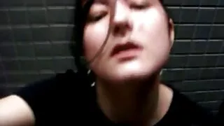 Trener dojrzale erotyka uczy dojrzałych, jak się pieprzyć.