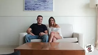 Dawka odłamek ssie kutasa, rzucając wyzwanie porno. dojrzałe kobiety sex