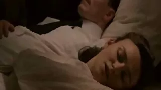 Dziewczyna pieprzy się w basenie i wokół niego. darmowe filmy erotyczne dojrzałe