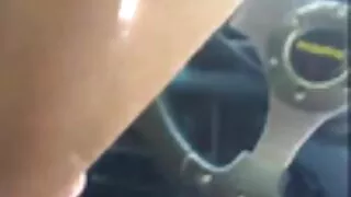 Zaskakuje dojrzałe mamuski przyjaciela umiejętnościami lodzika.
