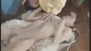 Blondynka doprowadza się do orgazmu bez sex dojrzałe filmy dupka.