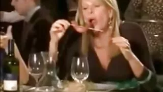 Blondynka ma łechtaczkę sexdojrzale od wibratora.