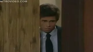Starsza sex filmy z dojrzalymi dziewczyna oddaje się rozpuście z młodym mężczyzną.