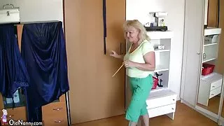 Niemcy pieprzą seks z dojrzałymi kobietami kobietę w autobusie.