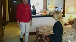 Silikonowa Lalka Taylor Nicole. Łamanie przed kamerą w starsze panie i seks studio.